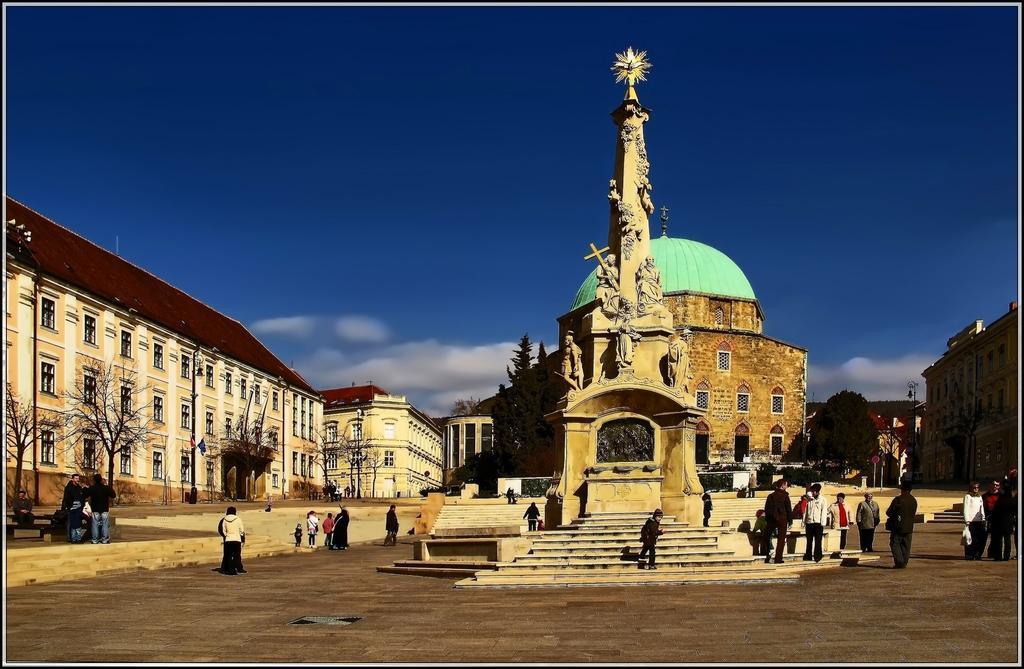 Rosmarinus Apartman Pecs Exterior photo